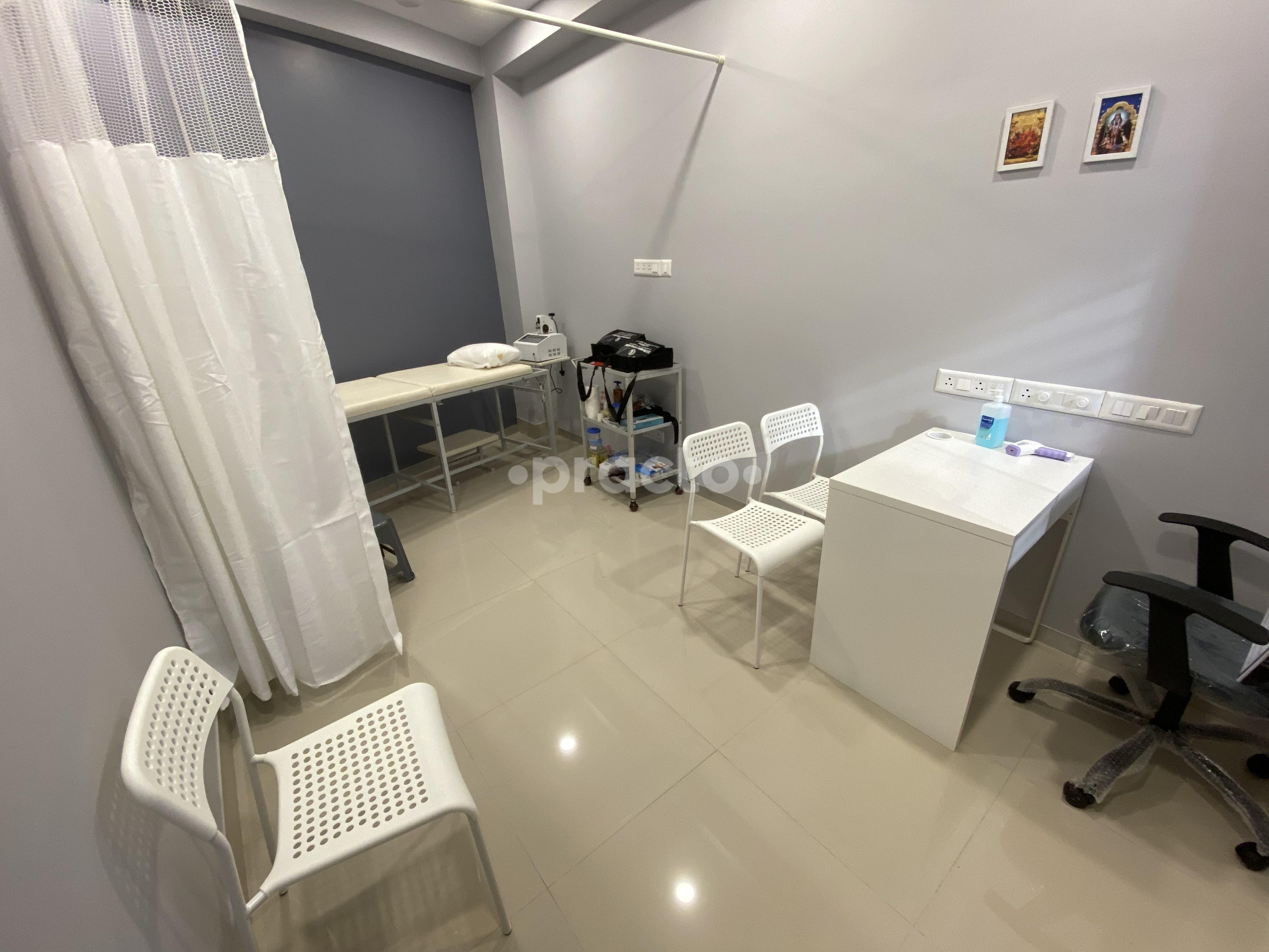 Consultation Room at Dr Raveena Kini's Reform- The Physio Way Vileparle East Mumbai