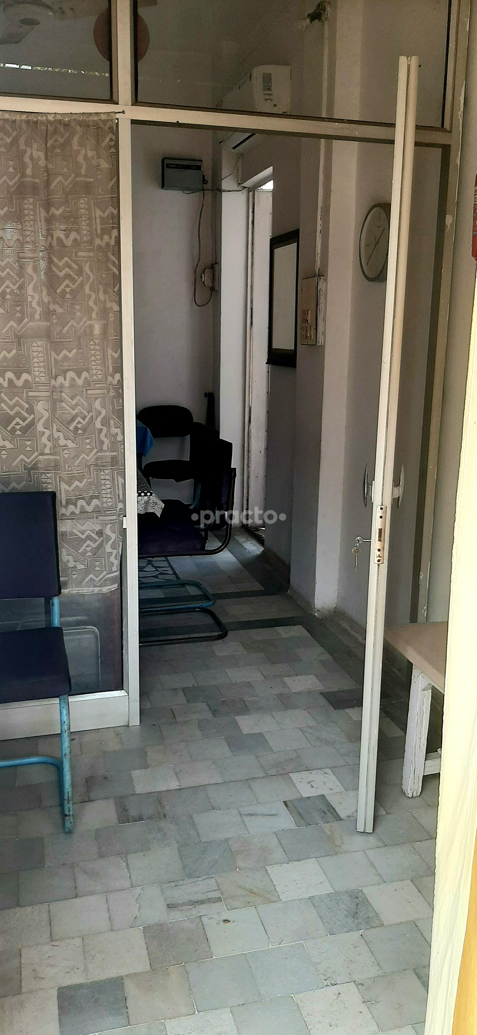Reception Area at Dr. Rajesh Kumar Gupta Clinic Saket Meerut