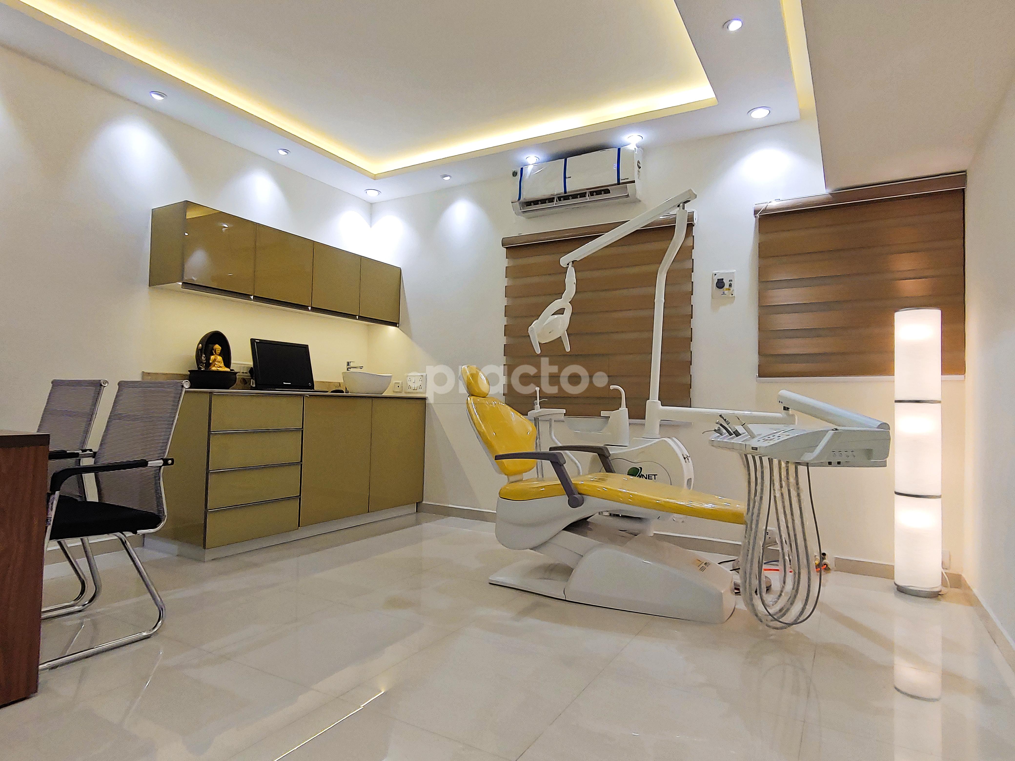 Consultation Room at Dr.Nitin Chakravarthy Dental clinic Anna Nagar West Chennai