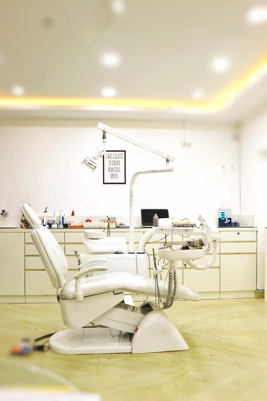 Operation Room at Dr. Pearl's Dental Studio Model Town 2 Delhi