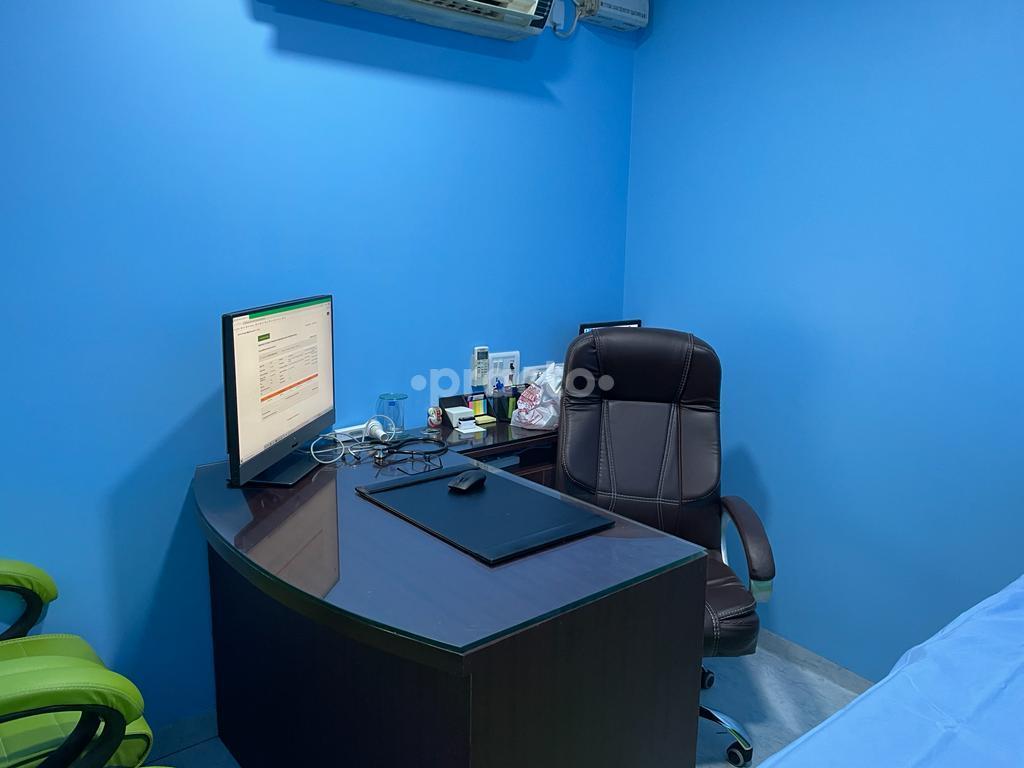 Consultation Room at Lifeline Mediclinic South City-II Gurgaon