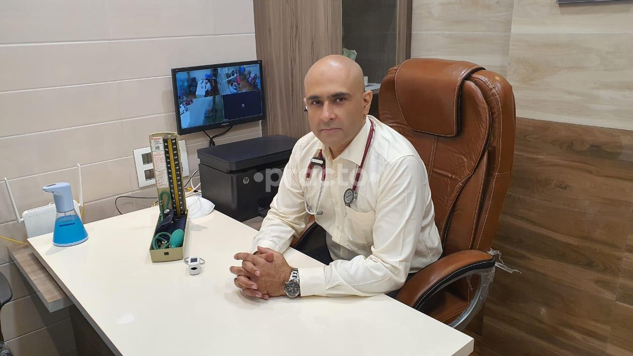 Consultation Room at Qure Clinic Seven Bungalows Mumbai
