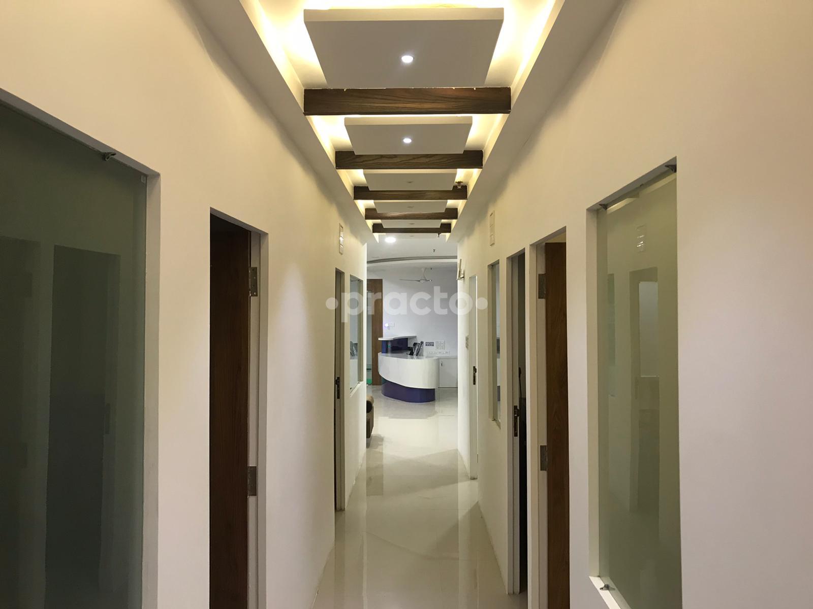Consultation Room at The London Clinic Pipliyahana Indore