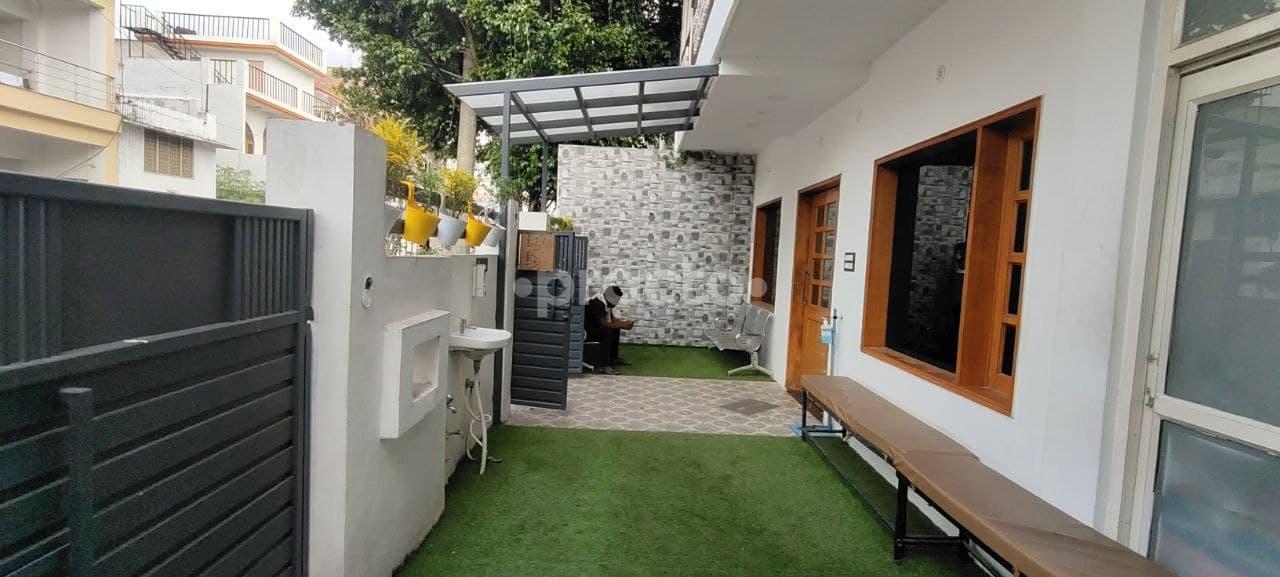 Main Entrance at Dr. Namita's Eye Care Clinic Gomtinagar Lucknow