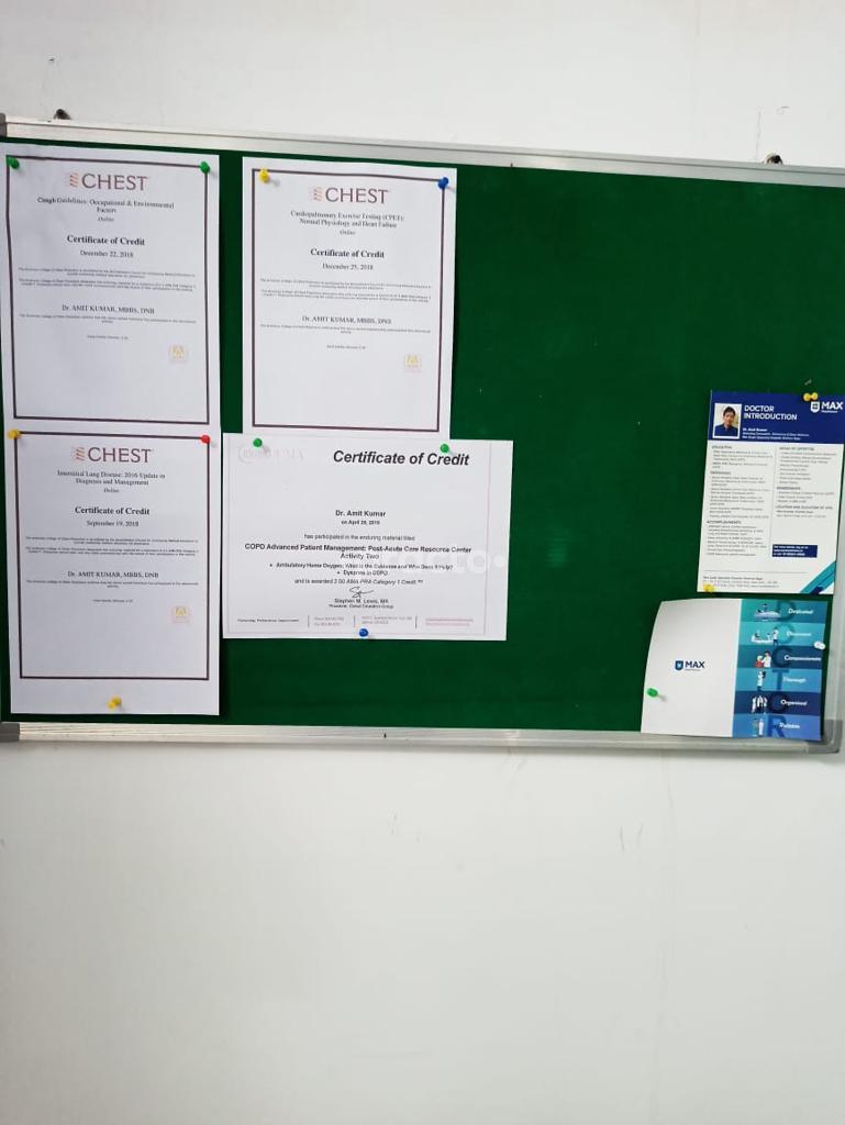 Waiting Area at Specialist Doctor's  Polyclinic Model Town 3 Delhi