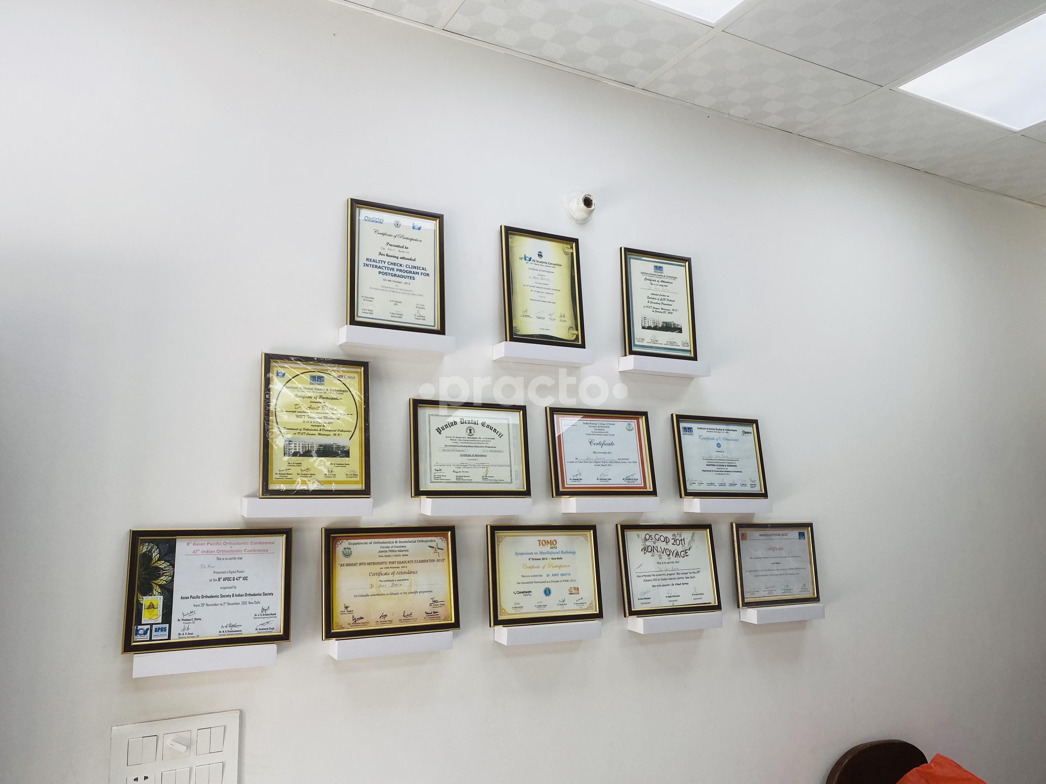 Reception Area at Dental Expert Sector 16 Faridabad