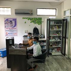 Reception Area at Kidz And Momz Clinic Sector 36 Greater Noida