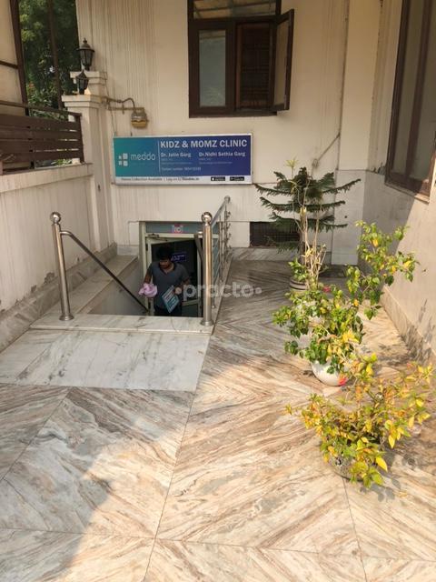 Outside Area at Kidz And Momz Clinic Sector 36 Greater Noida