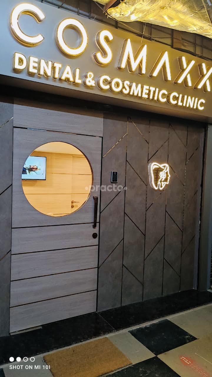 Entrance at Cosmaxx Dental And Cosmetic Clinic Mumbai Central Mumbai