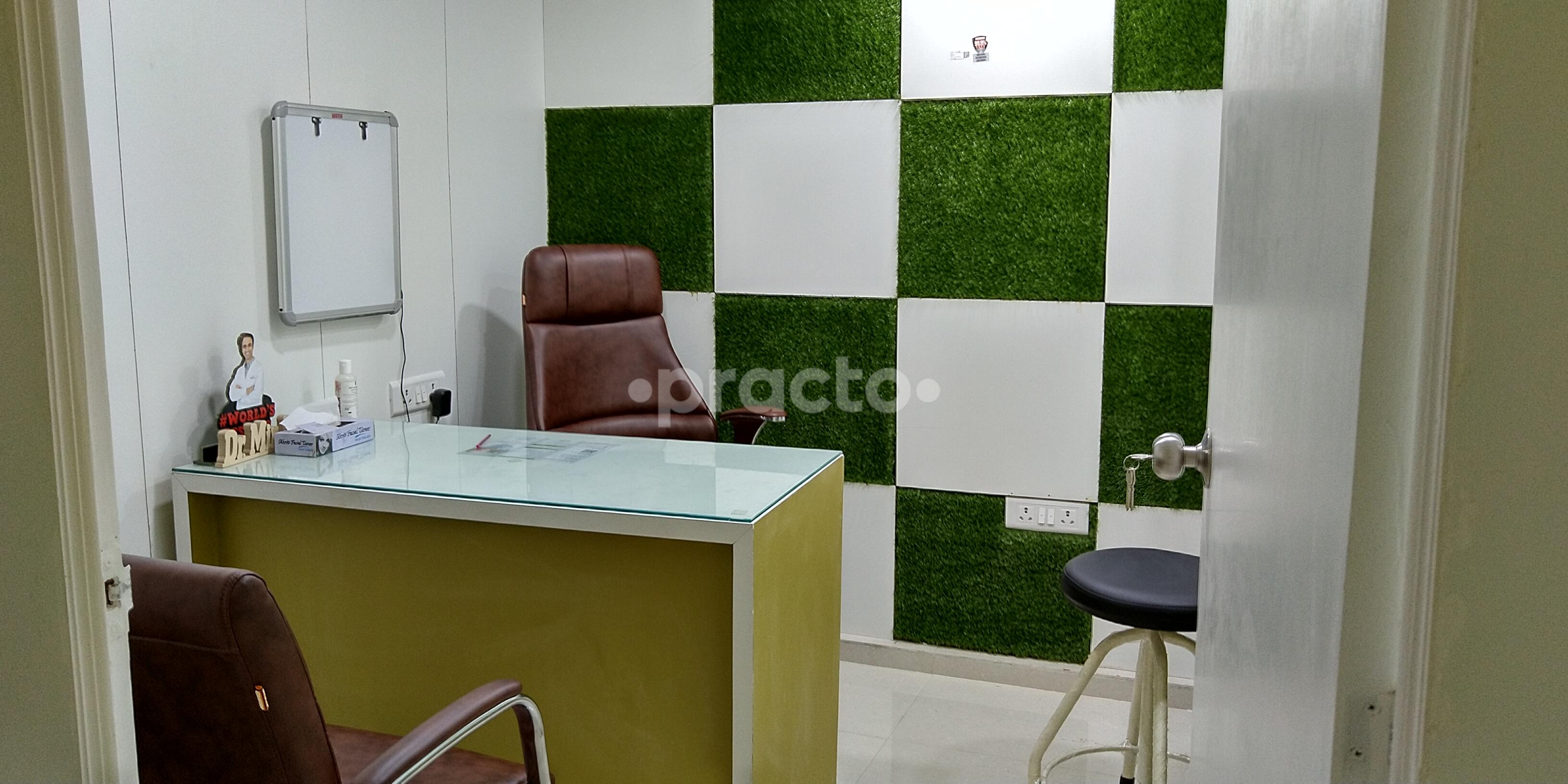 Consultation Room at MirasCare Multispecialty Clinic Gurgaon Sector 51 Gurgaon