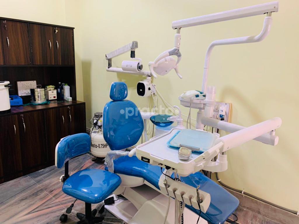Single Chair With Mirror at Blessings Dental Care Centre Railway Road Gurgaon