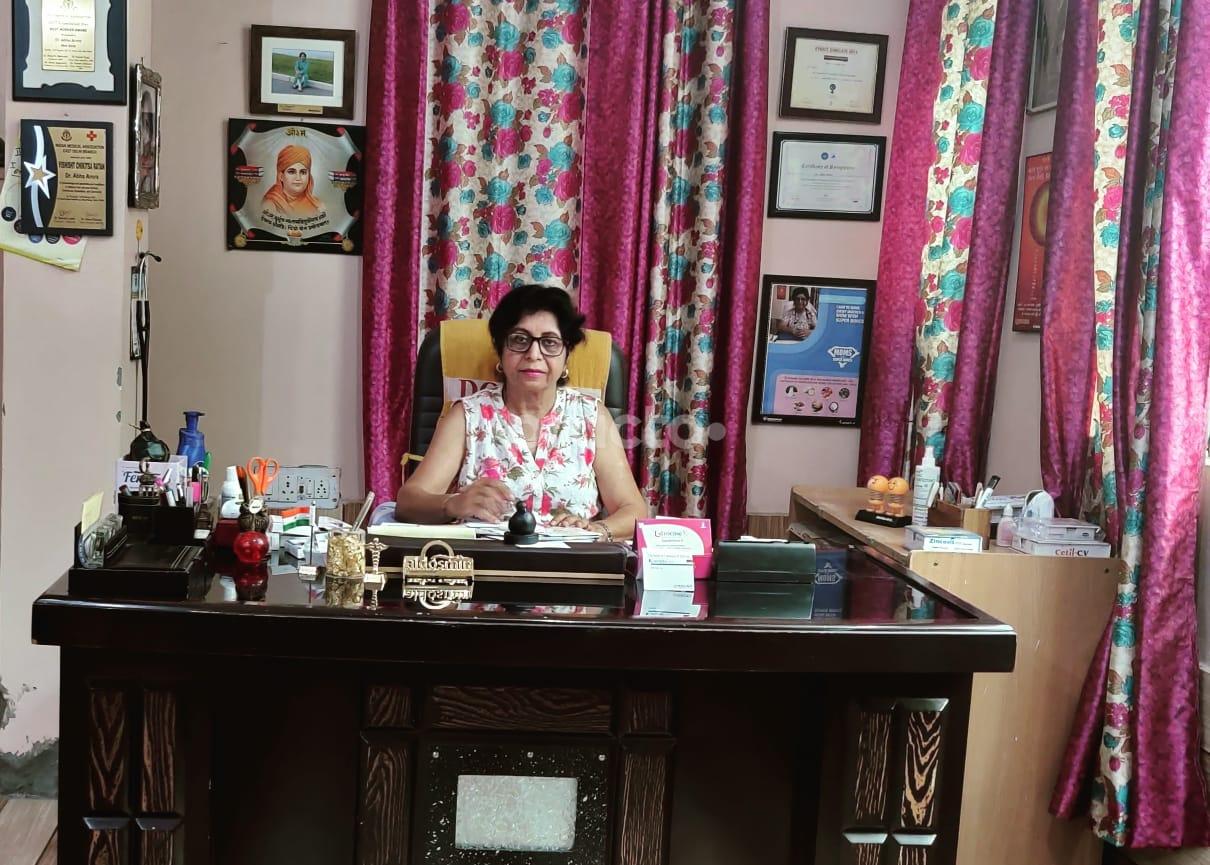 Consultation Room at Prakashwati   Clinic Mayur Vihar Ph-III Delhi