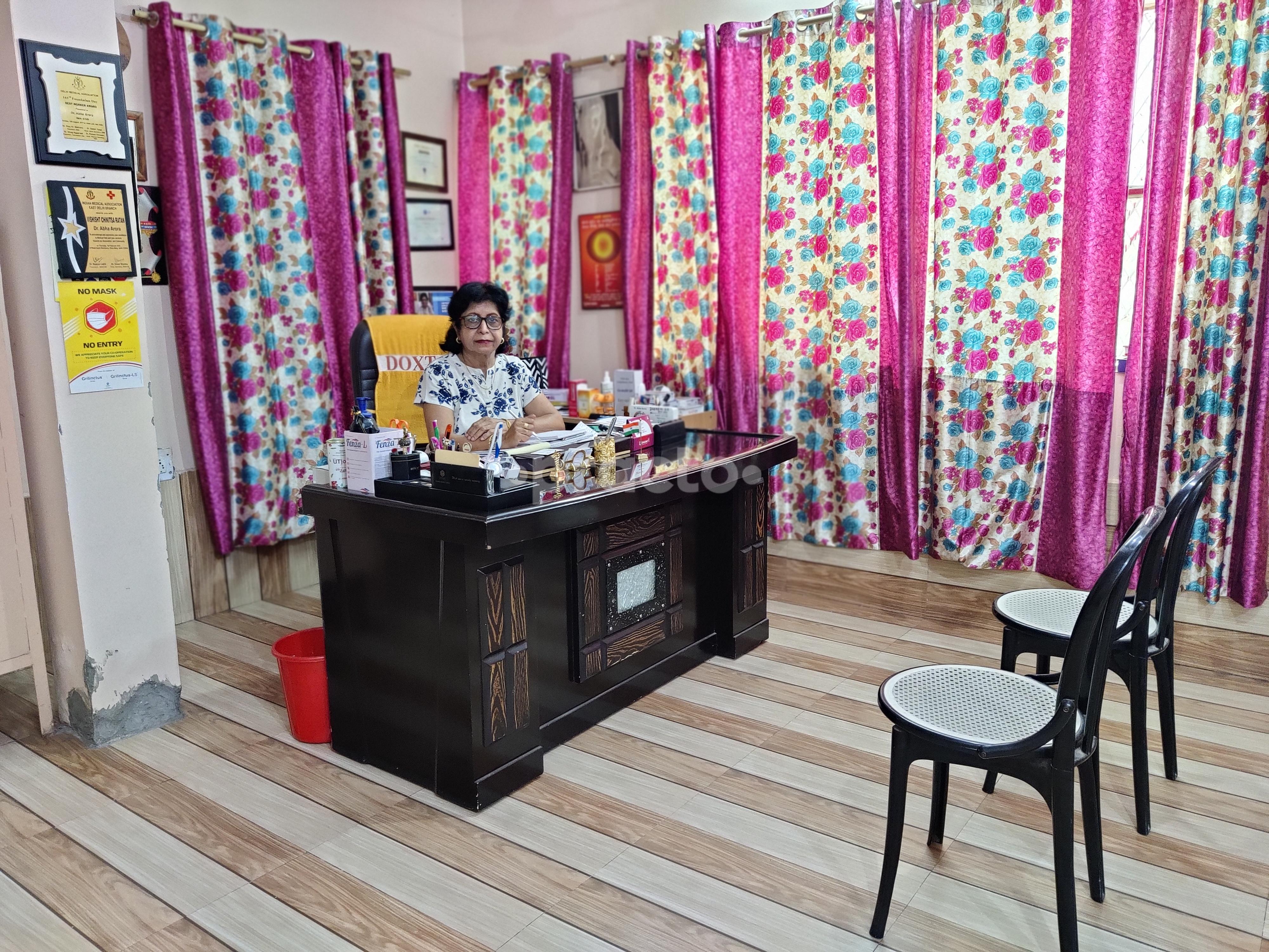 Consultation Room at Prakashwati   Clinic Mayur Vihar Ph-III Delhi