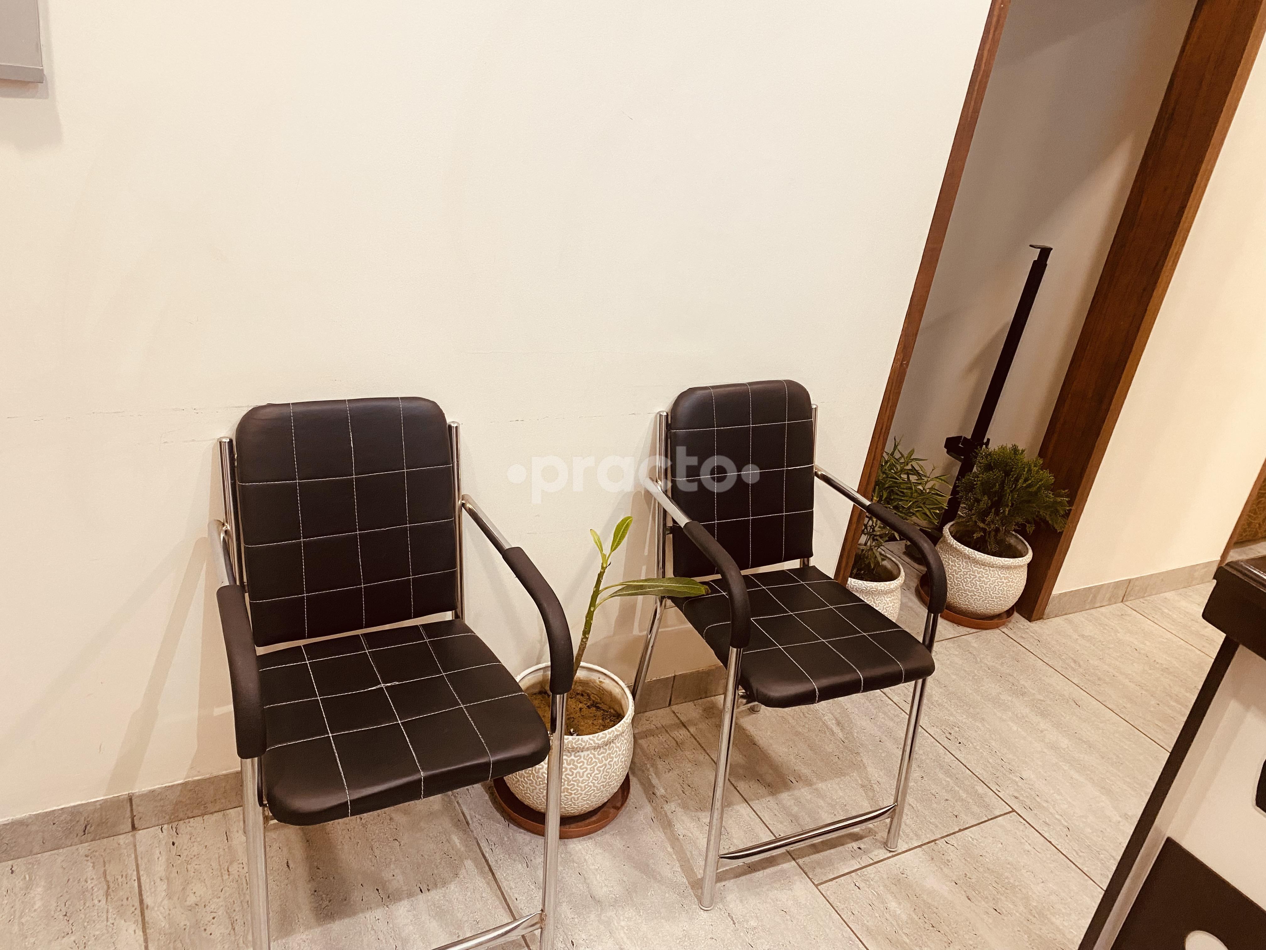 Waiting Area at Dharma Advanced Physiotherapy Clinic Kamla Nagar Delhi