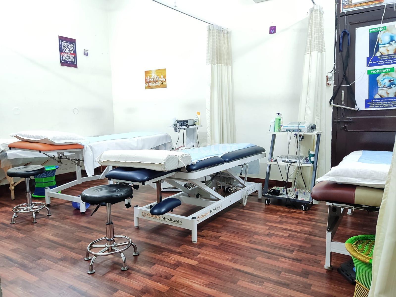 Equipment Area at Physio Chiro Gurgaon Sector 31 Gurgaon