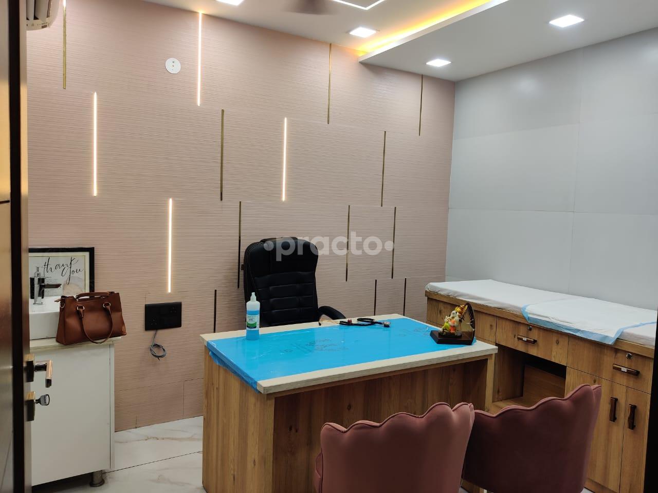 Consultation Room at Maatritva Gynae And Neuro Clinic Vikas Puri Delhi