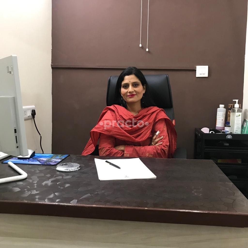 Consultation Room at Medfirst Clinic Sector 121 Noida