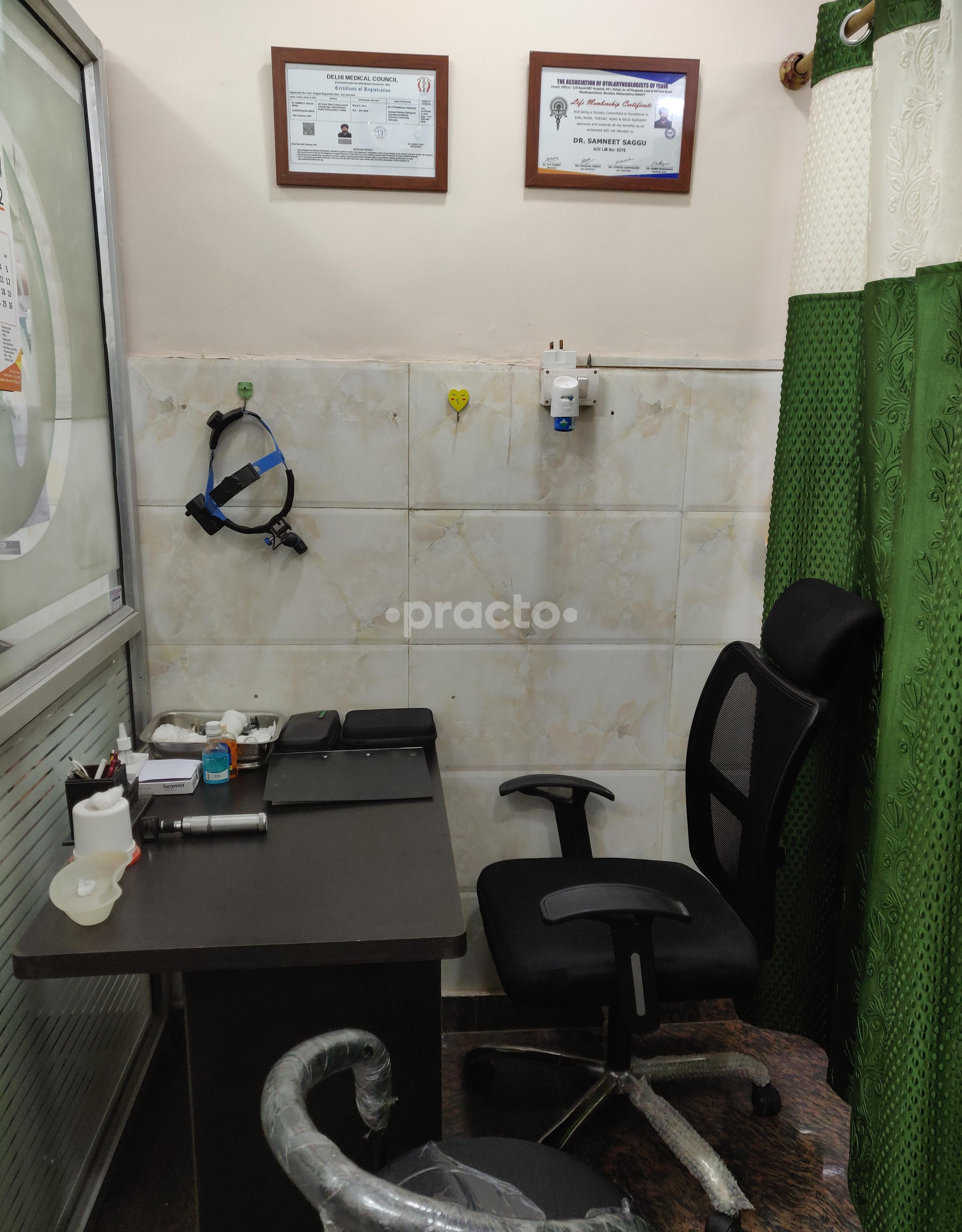 Consultation Room at Vasan Dental and ENT Clinic Mukherjee Nagar Delhi