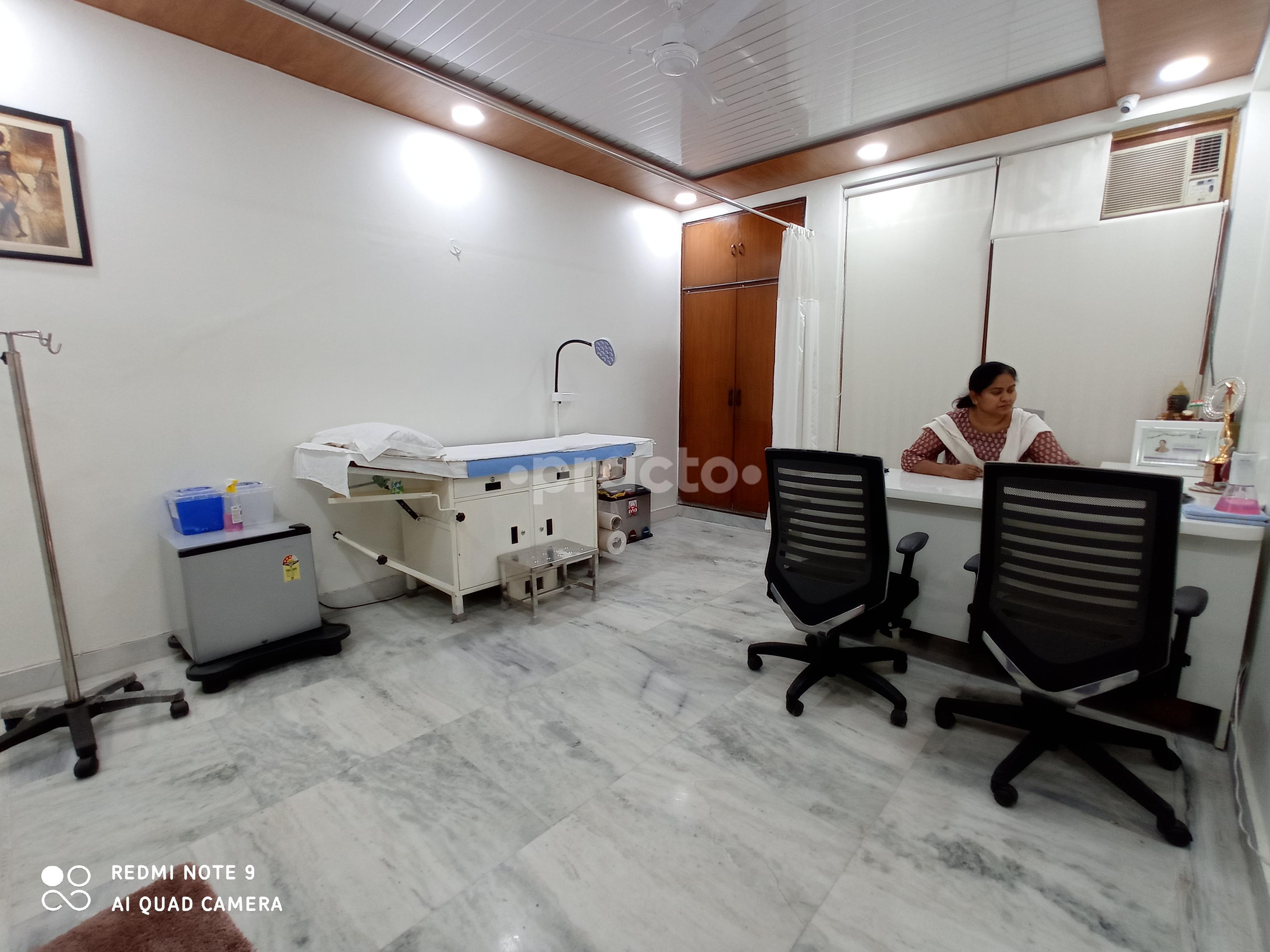 Consultation Room at Nubirth Gynae And Oncology Clinic Malviya Nagar Delhi