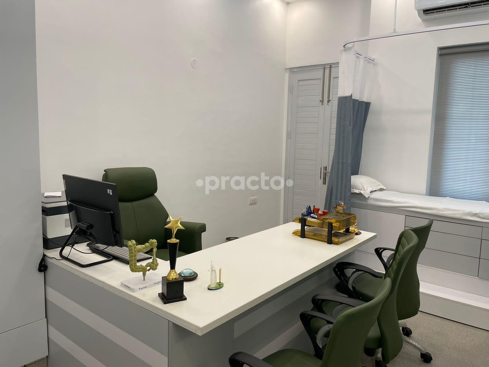 Consultation Room at The Clinics By Surgeons House Green Park Delhi