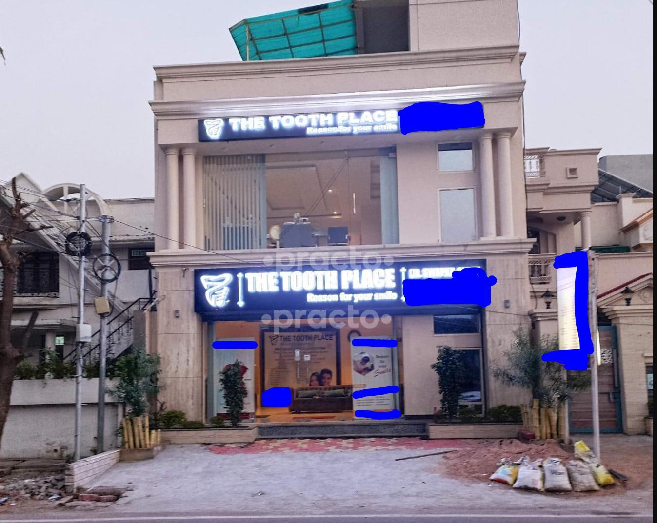 Establishment board at The Tooth Place Aliganj Lucknow
