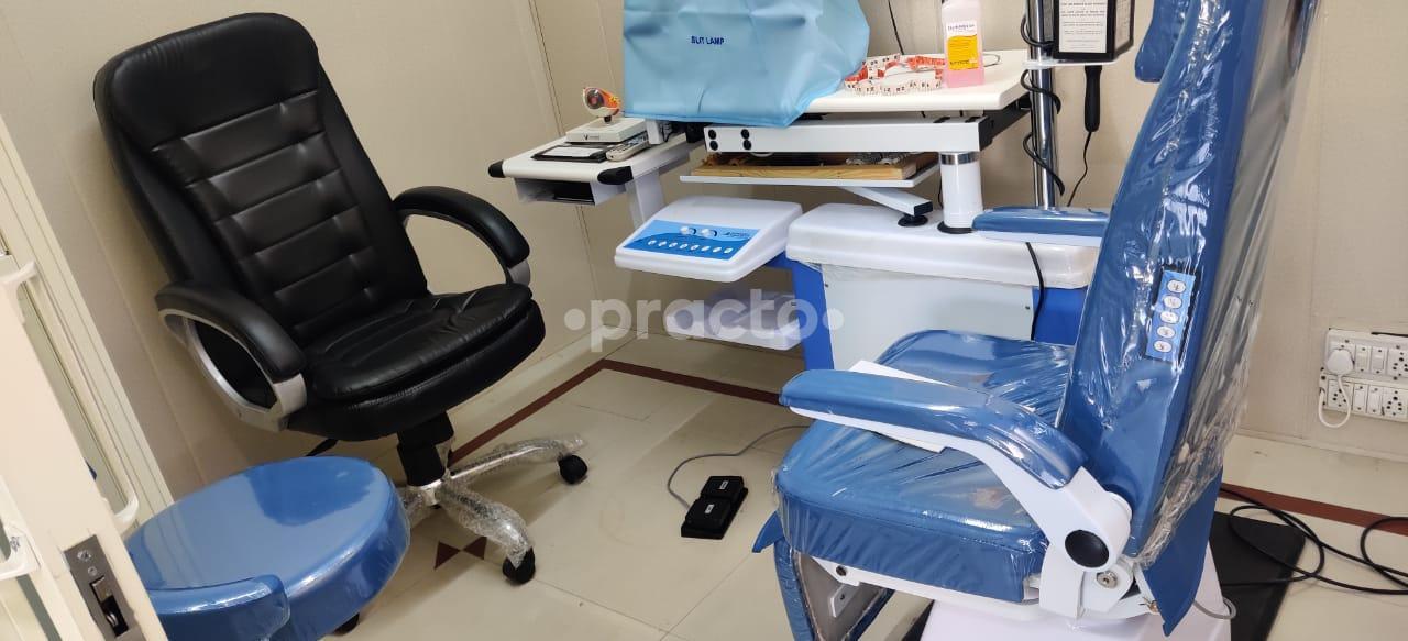 Consultation Room at Pearl Eye Clinic Green Field Colony Faridabad