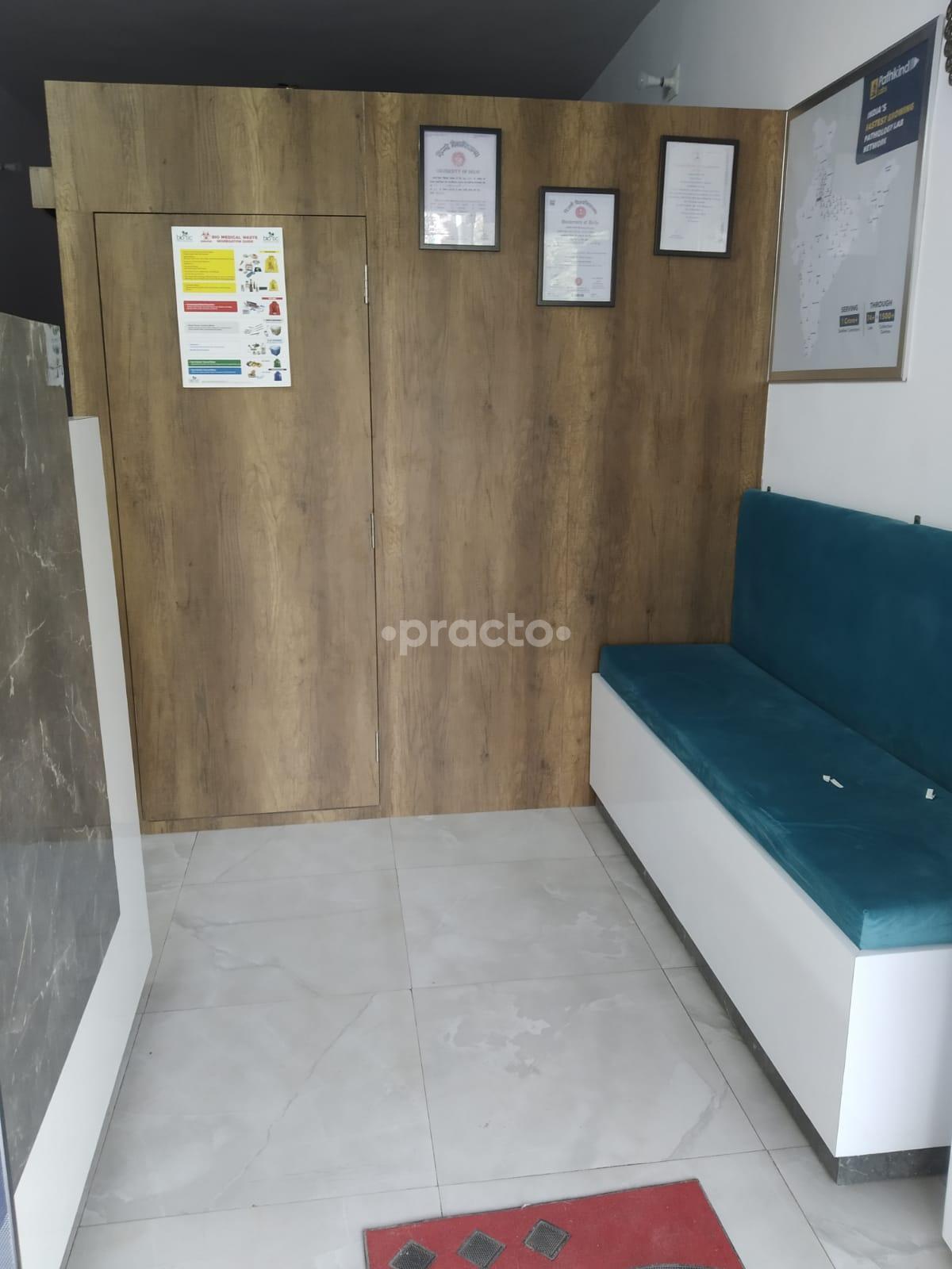 Waiting Area at UR Orthopaedic Clinic Rohini Sector 24 Delhi