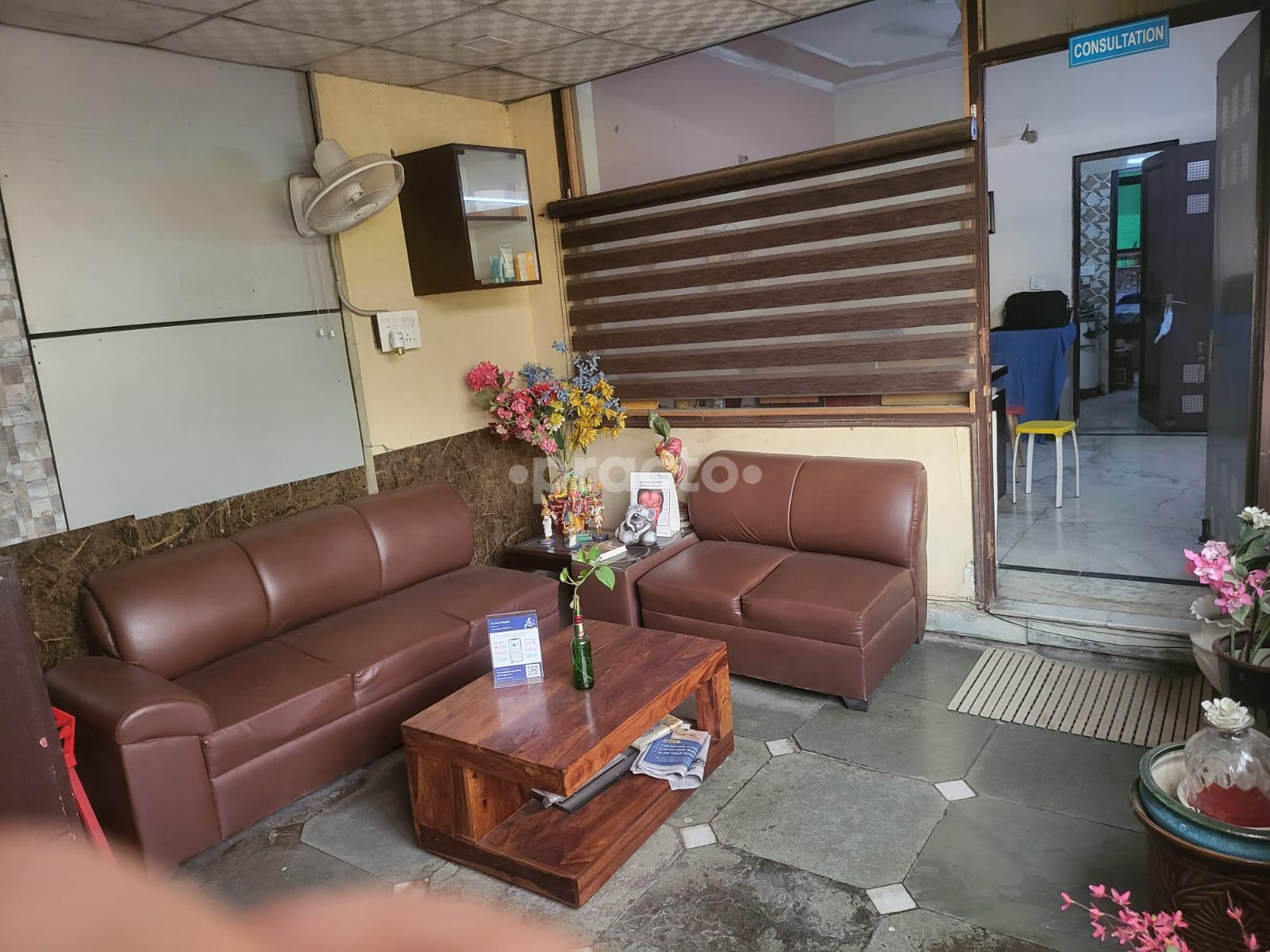 Waiting Area at Elixir Health Care Sector 23 Noida