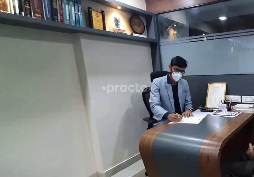 Consultation Room at Dr Piyush Lodha Diabetes,Thyroid and Hormone Clinic Swargate Pune