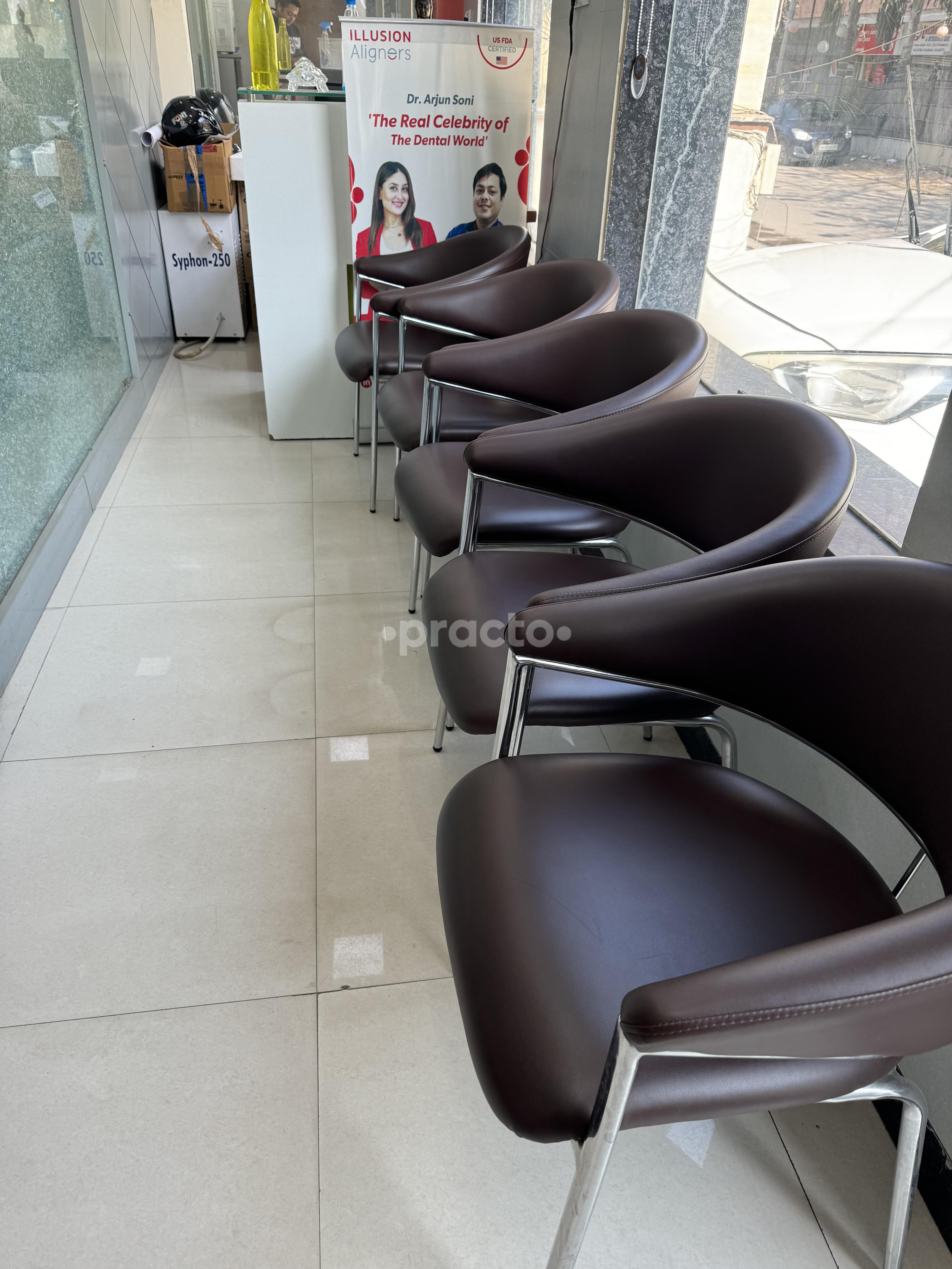 Waiting Area at Dental Makeovers Gurgaon Sector 50 Gurgaon