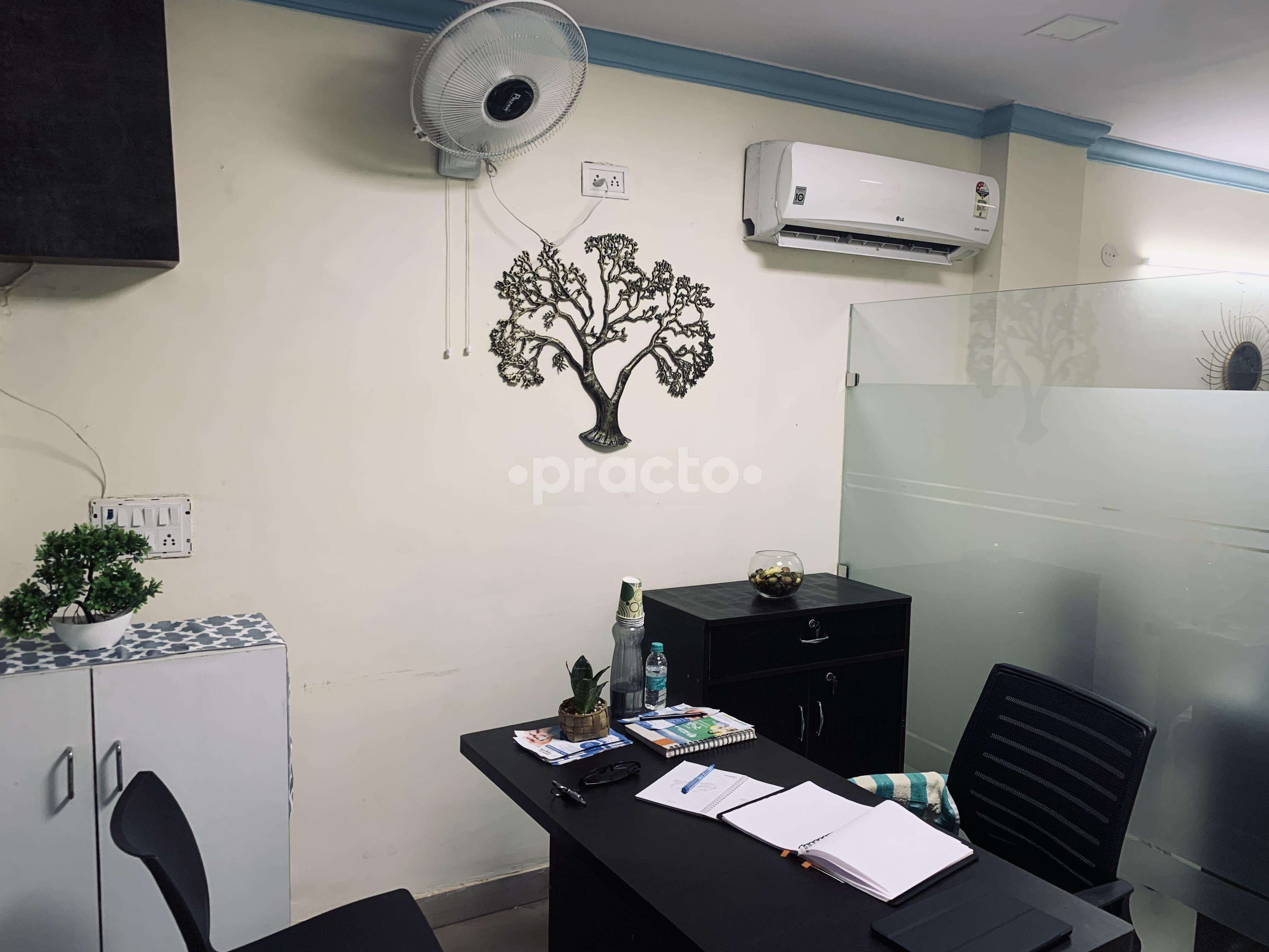 Reception Area at Clinix Of Rajdhani Kaushambi Ghaziabad