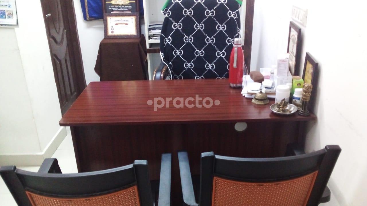 Consultation Room at Aadhavan Herbals Diet Clinic Koyambedu Chennai