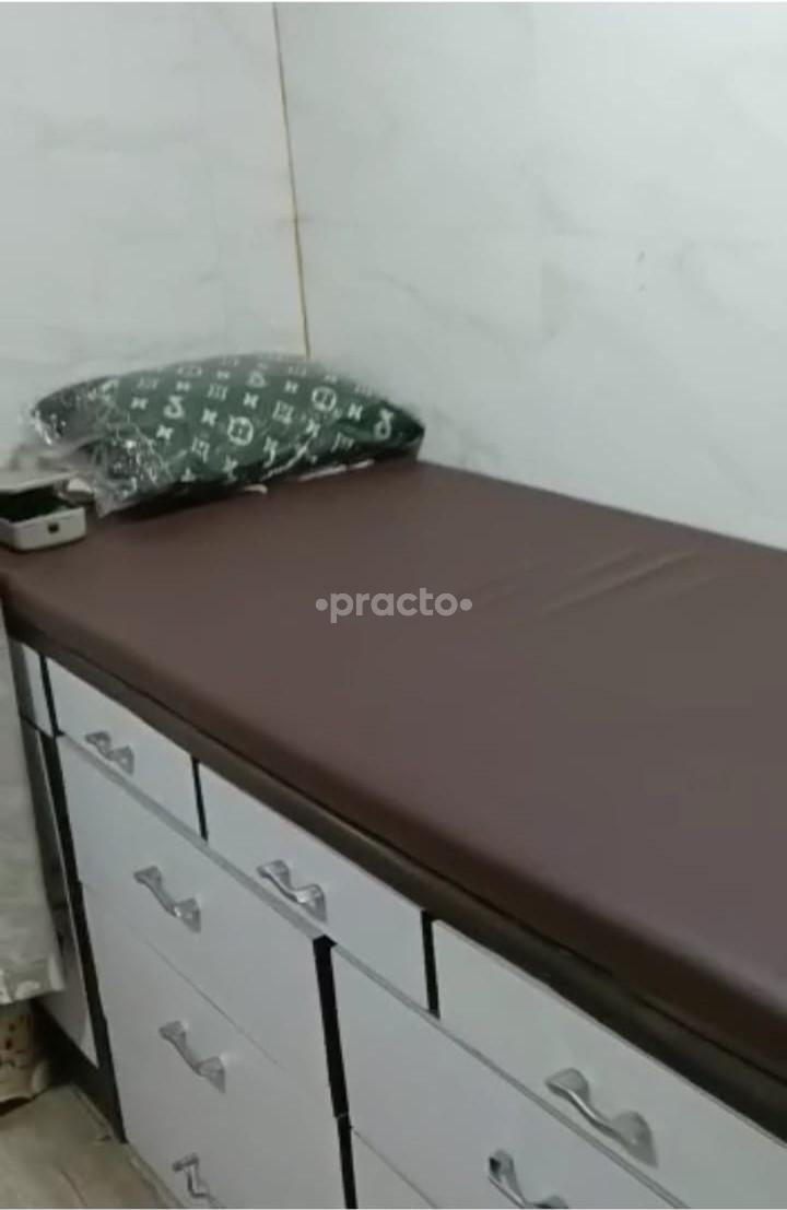 Examination Room at Nu-Life Homoeopathy Clinic Kalbadevi Mumbai