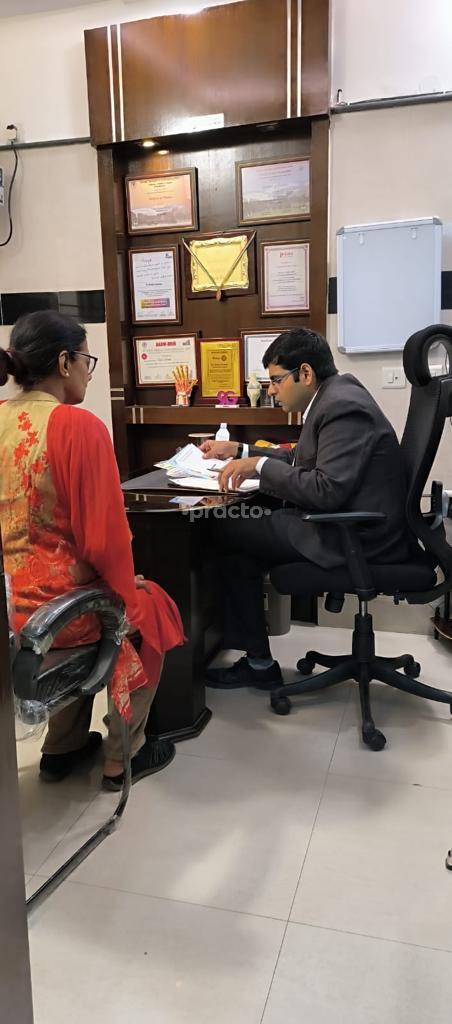 Consultation Room at Glyra Orthopaedics Janakpuri Delhi