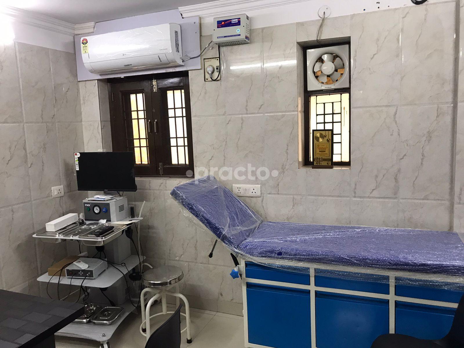 Consultation Room at Centre Of Senses - By Dr. Dhananjay Kumar Dwarka Sector 11 Delhi