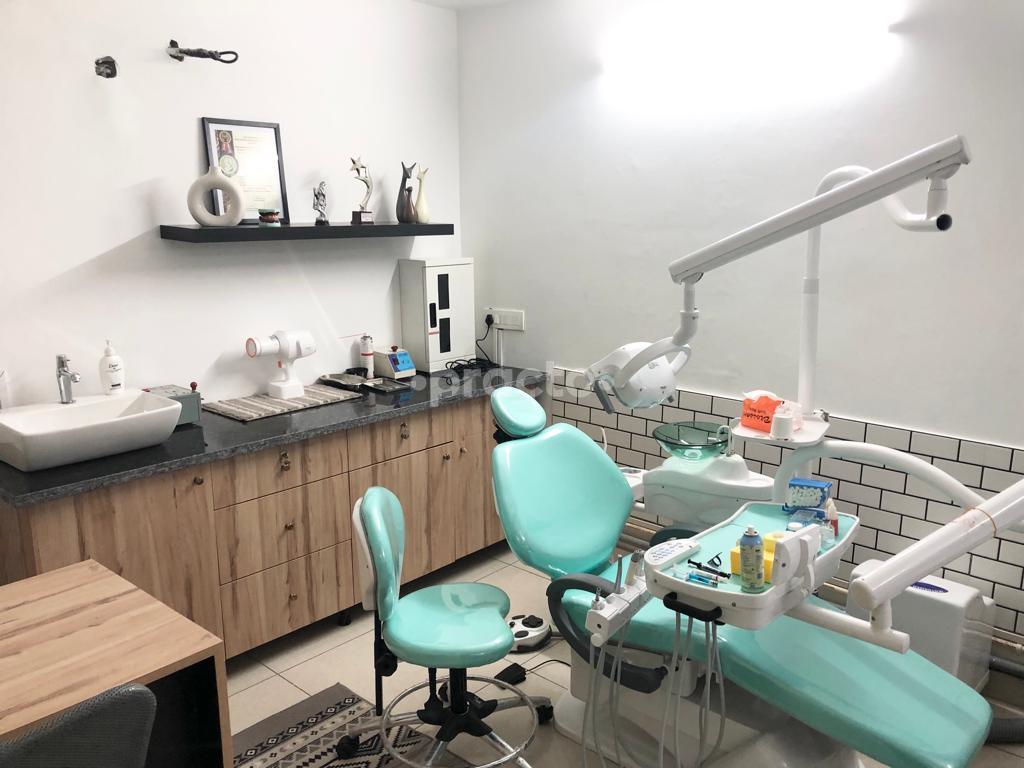 Equipment Area at Teeth and Smile Dental Clinic Gurgaon Sector 57 Gurgaon