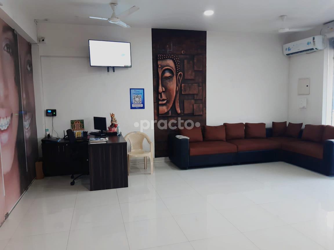 Reception Area at Itooth Dental Clinic & Facial Cosmetic Centre Saravanampatti Coimbatore