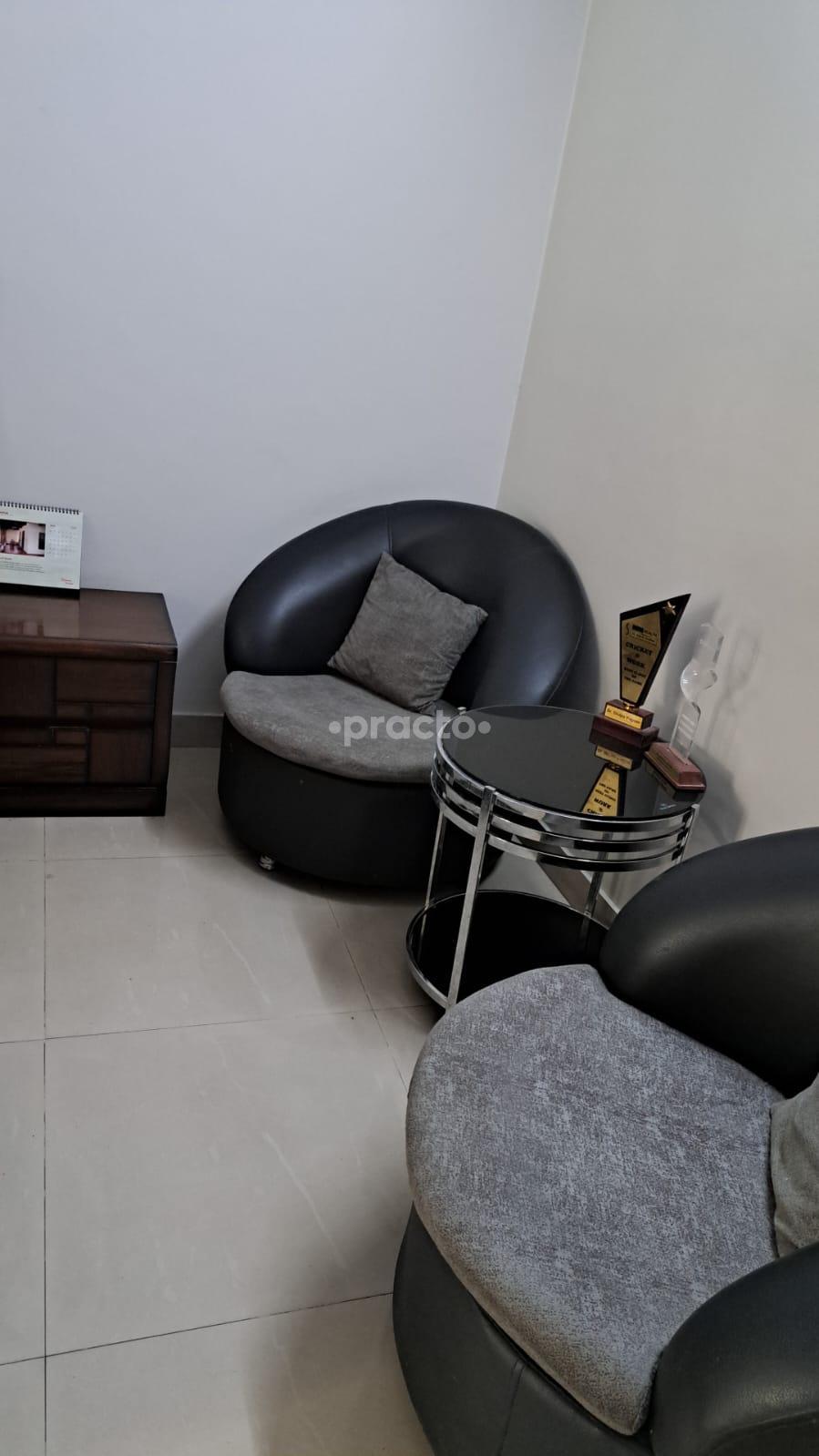 Consultation Room at Dr Shilpa Oberoi Clinic Pitampura Delhi