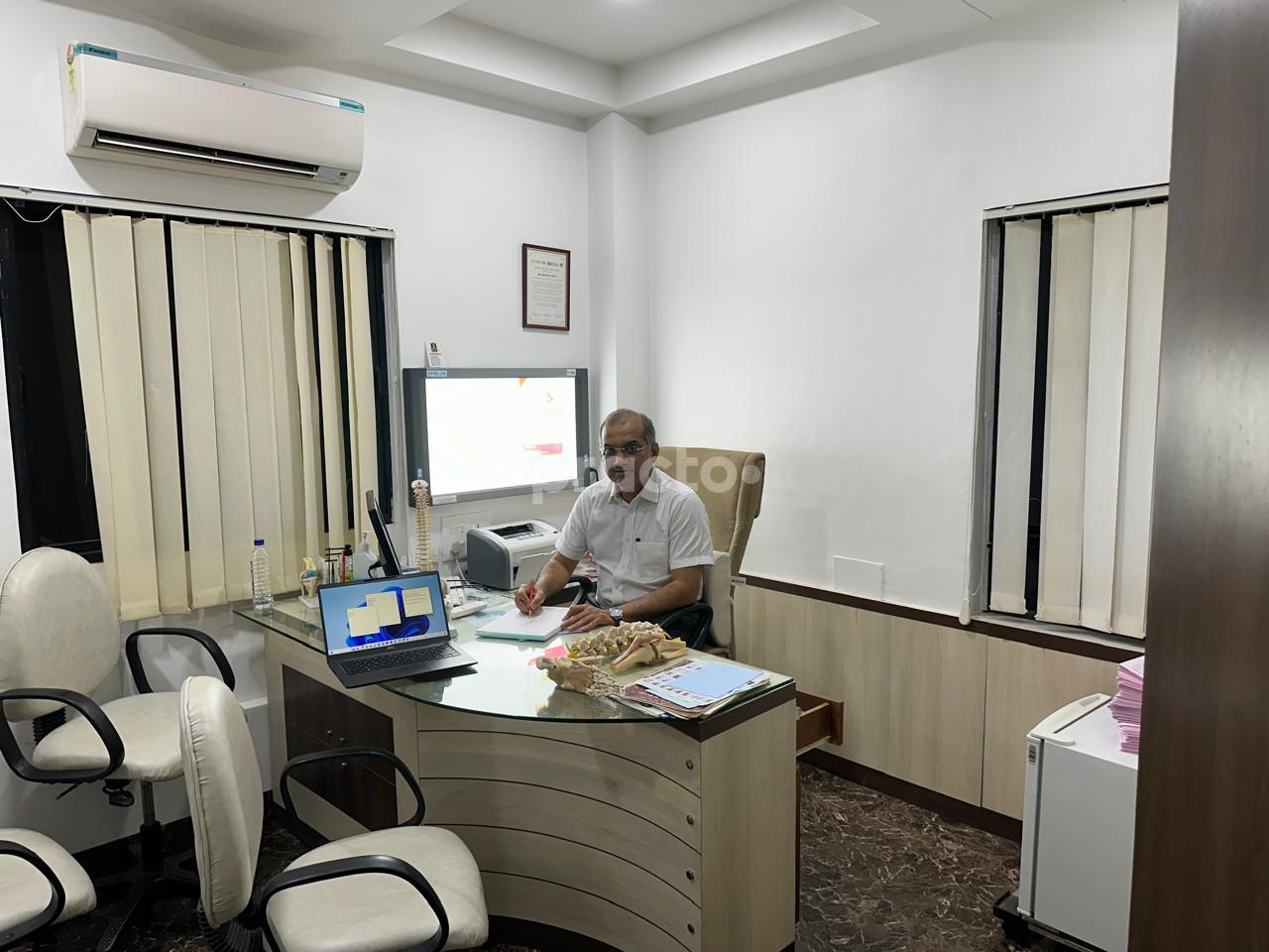 Consultation Room at Spine Clinic Rasta Peth Pune