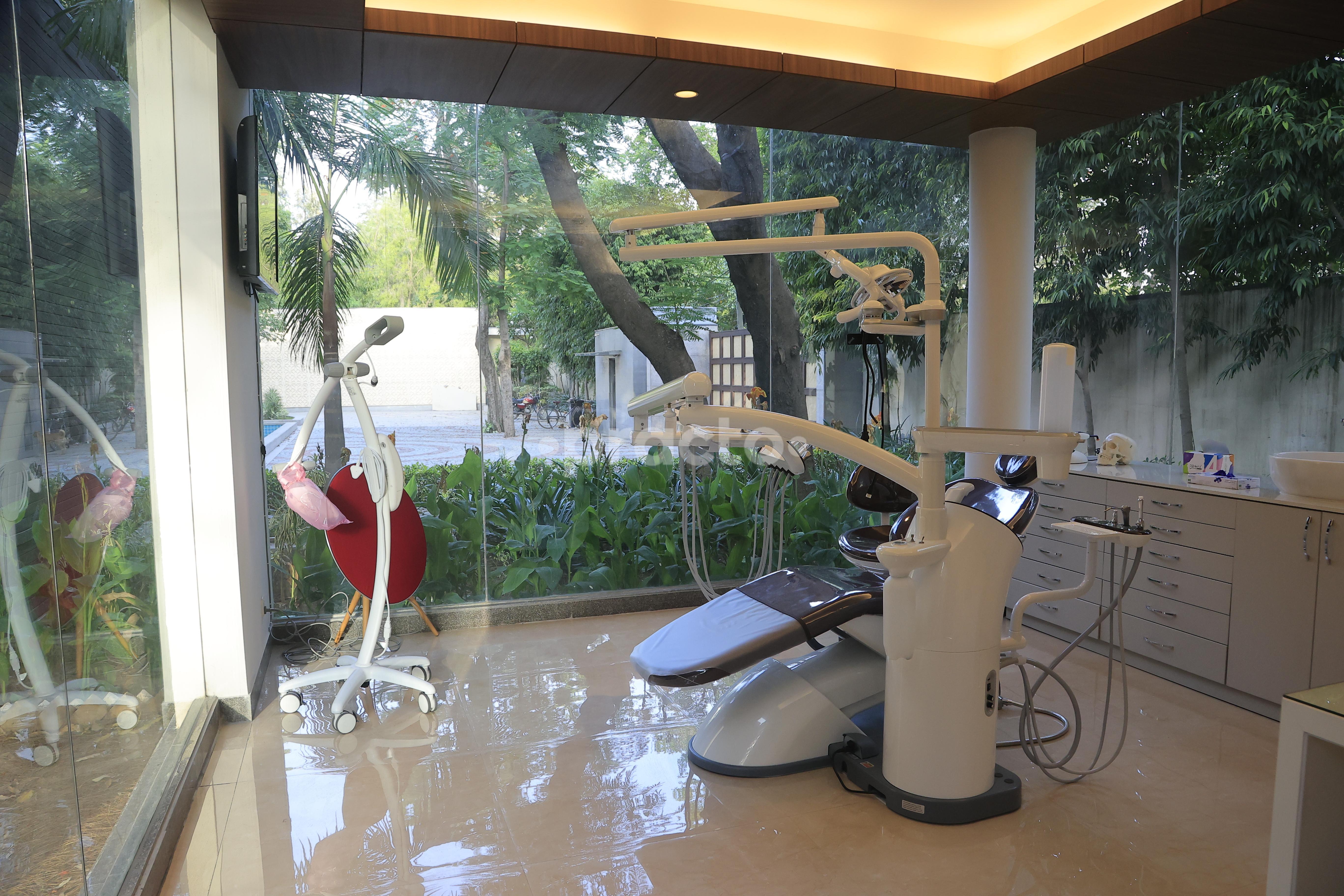 Operation Room at Dr. Radhika Gupta Dental & Aesthetics Chattarpur Delhi
