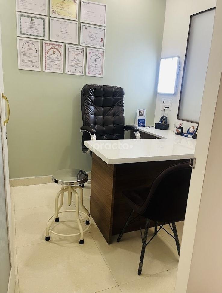 Consultation Room at Holistic Ortho & Gynae IVF Clinic Indirapuram Ghaziabad