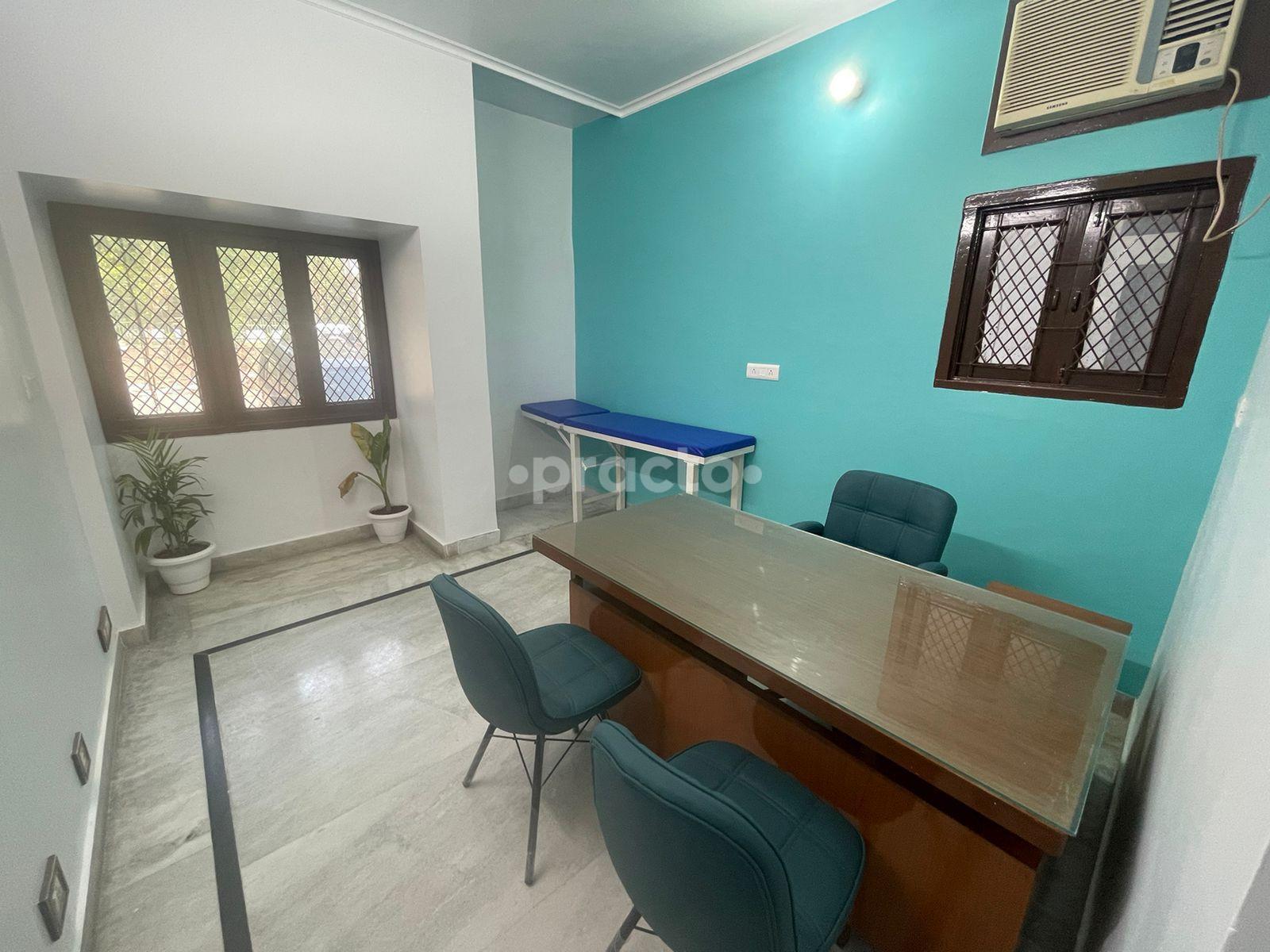 Consultation Room at Doctor's Nest Dwarka Sector 6 Delhi