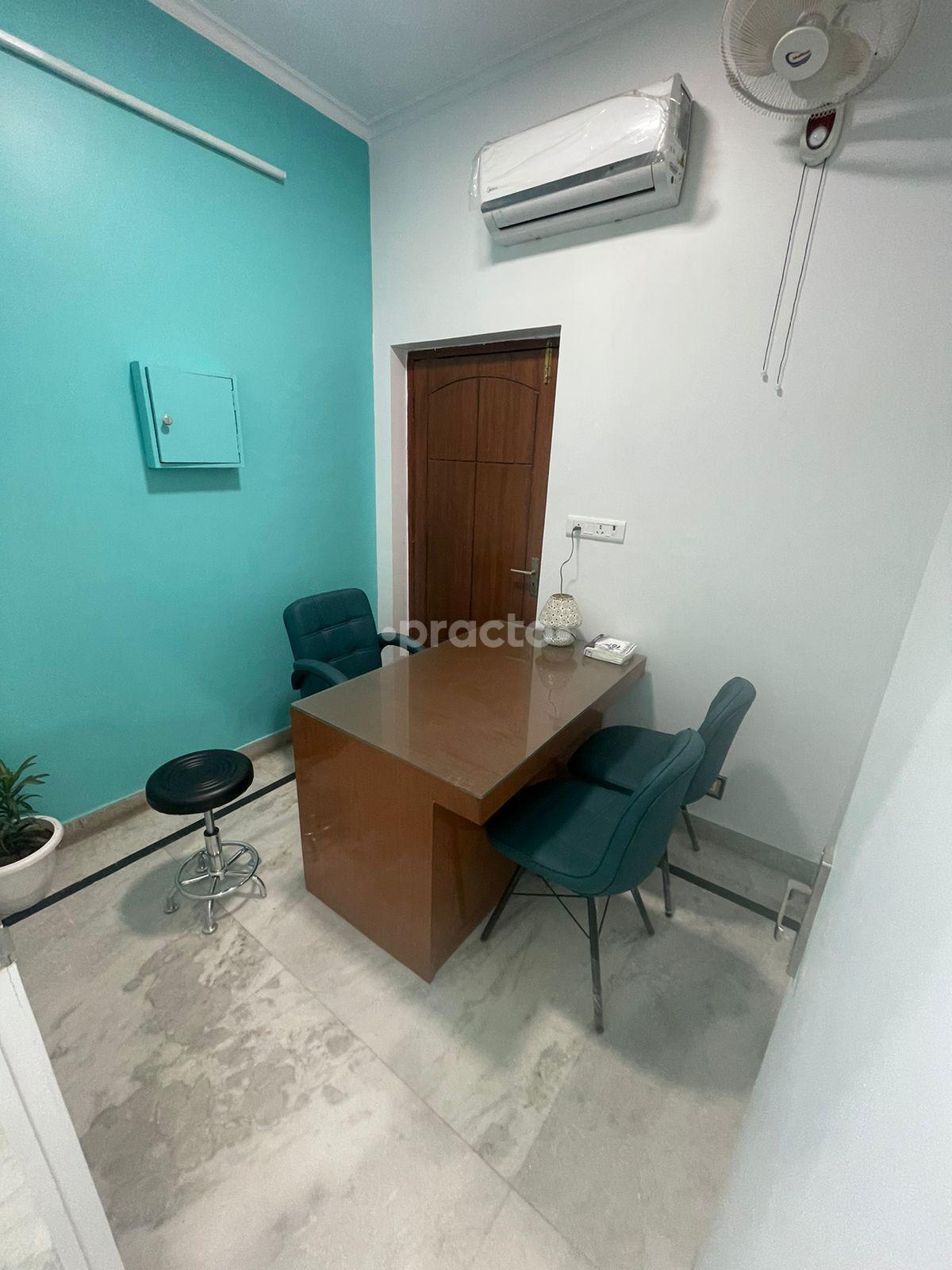 Consultation Room at Doctor's Nest Dwarka Sector 6 Delhi