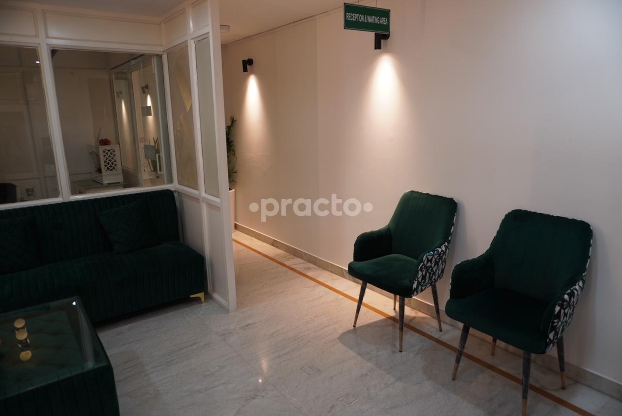 Waiting Area at Cap 32 Multispeciality Dental Clinic Panchsheel Enclave Delhi