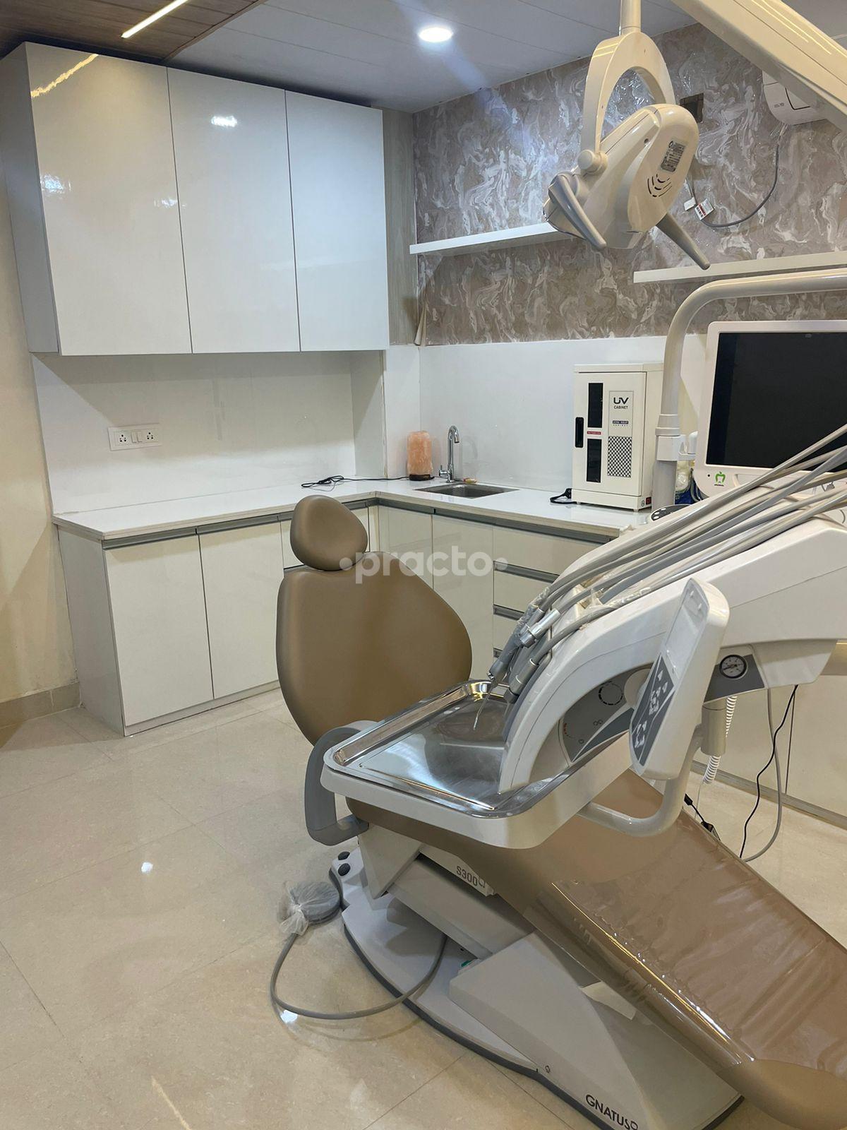 Consultation Room at A'Lune Dental Gaur City Noida