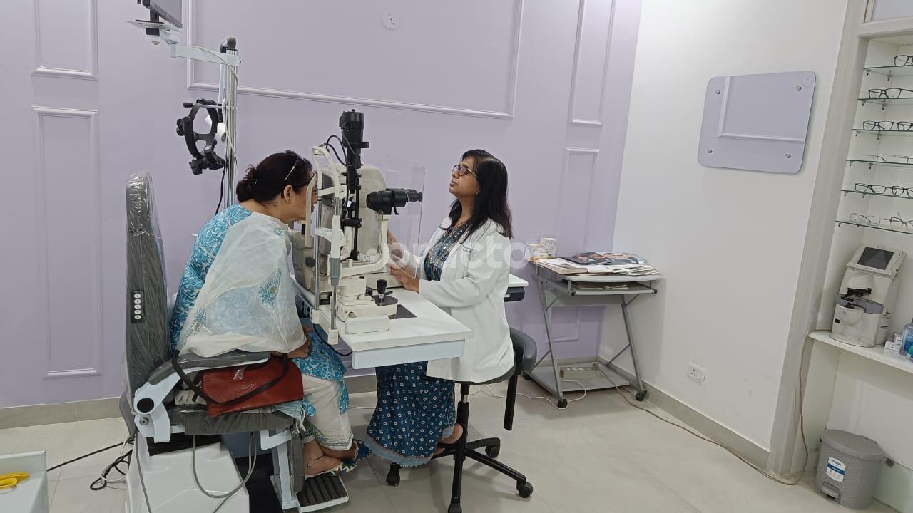 Consultation Room at Dr Sunaina Arora Eye Specialist Clinic Sushant Lok I Gurgaon