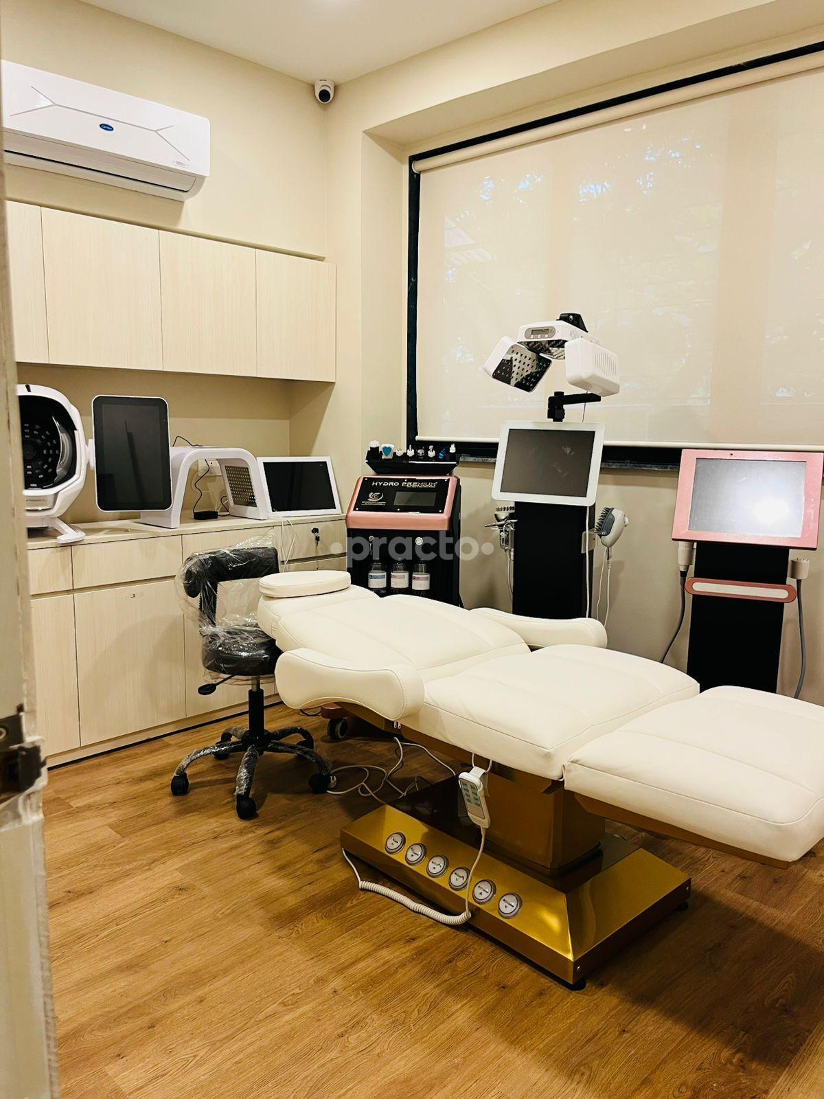 Dr. Ashish karande - Advance Skin & Hair Clinic Vashi Vashi Navi Mumbai