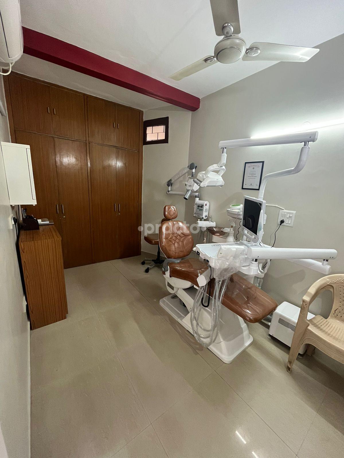 Equipment Area at Shri Krishna Dental Clinic Saket Delhi