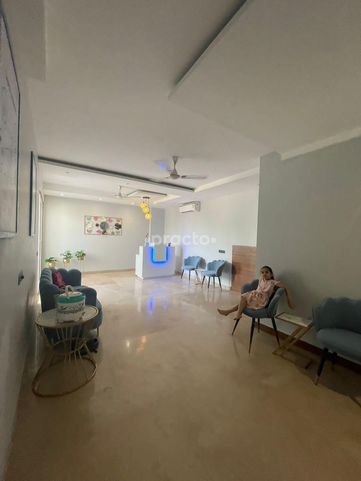 Waiting Area at Dr. Pratibha Dogra's Lung And Sleep Health Clinic Gurgaon Sector 49 Gurgaon