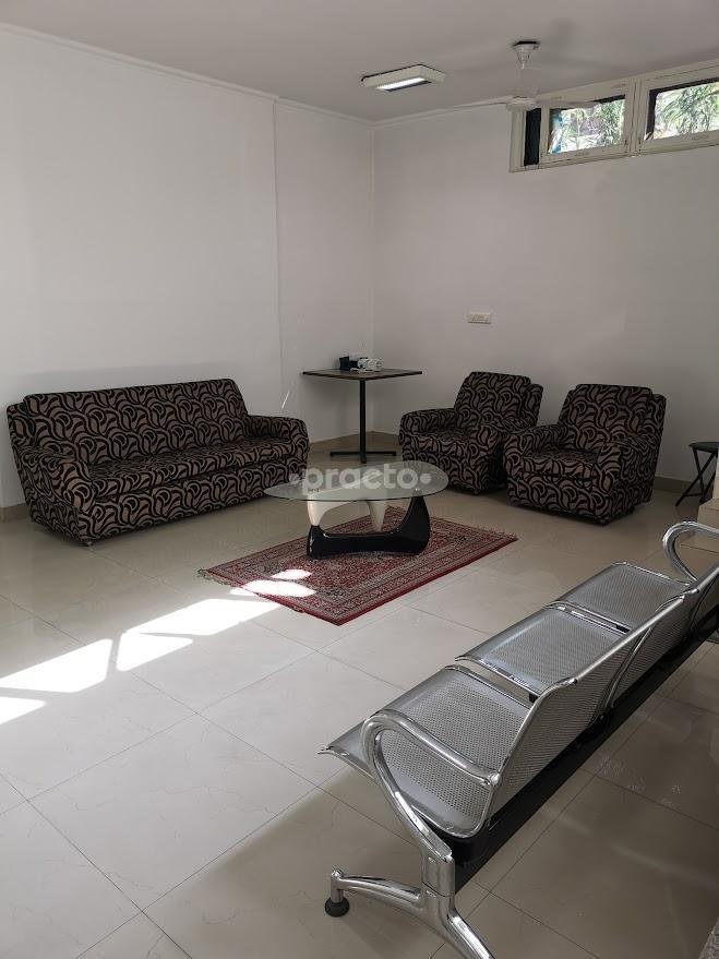 Waiting Area at Raina Chest Centre Sector 61 Noida
